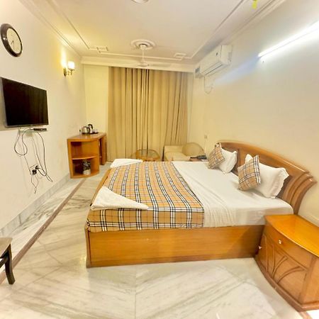 Hotel Pablas International, New Delhi, Near Metro Exteriör bild