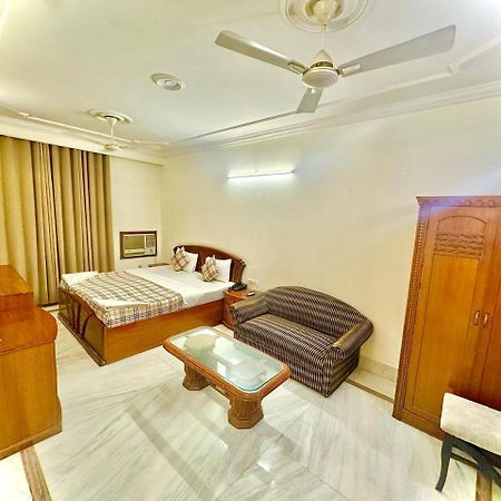 Hotel Pablas International, New Delhi, Near Metro Exteriör bild
