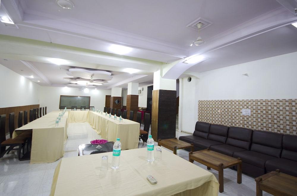 Hotel Pablas International, New Delhi, Near Metro Exteriör bild
