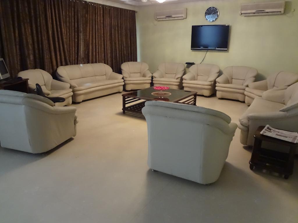 Hotel Pablas International, New Delhi, Near Metro Exteriör bild