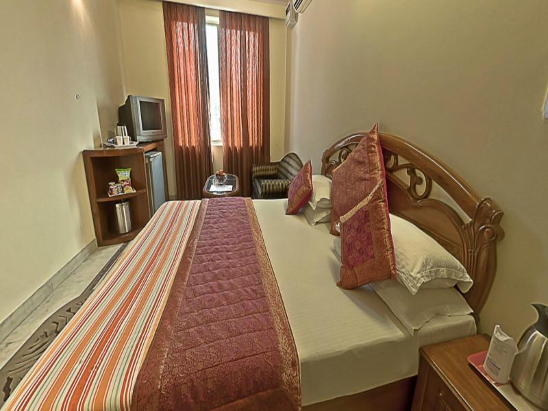 Hotel Pablas International, New Delhi, Near Metro Exteriör bild