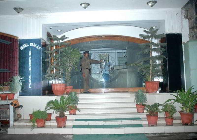 Hotel Pablas International, New Delhi, Near Metro Exteriör bild