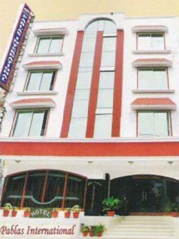 Hotel Pablas International, New Delhi, Near Metro Exteriör bild