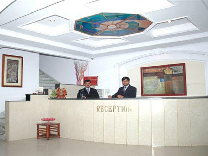 Hotel Pablas International, New Delhi, Near Metro Exteriör bild