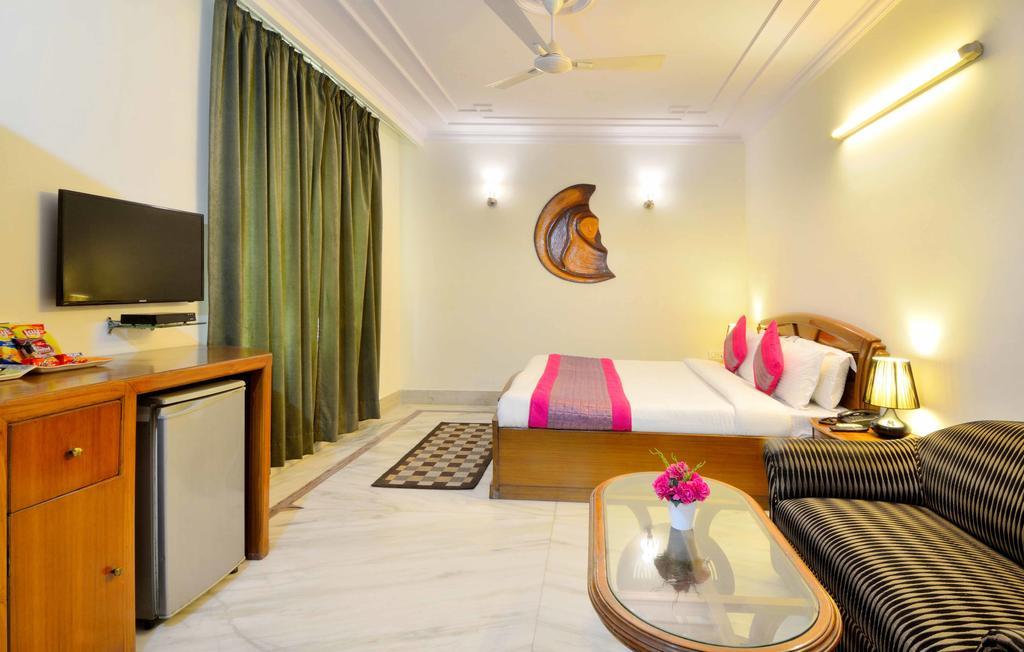 Hotel Pablas International, New Delhi, Near Metro Exteriör bild