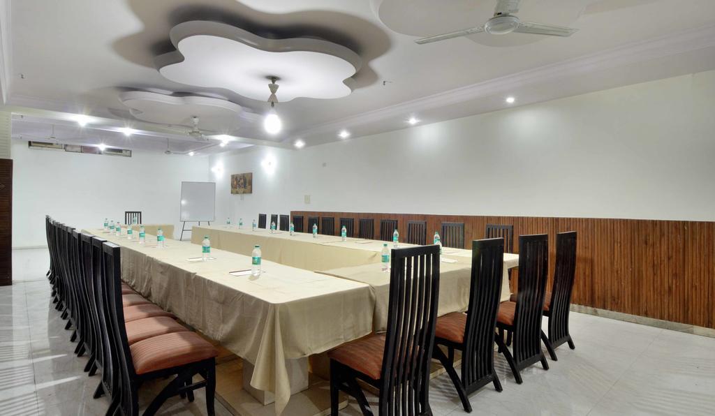 Hotel Pablas International, New Delhi, Near Metro Exteriör bild