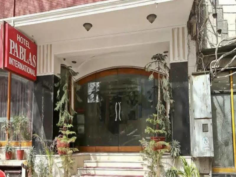 Hotel Pablas International, New Delhi, Near Metro Exteriör bild