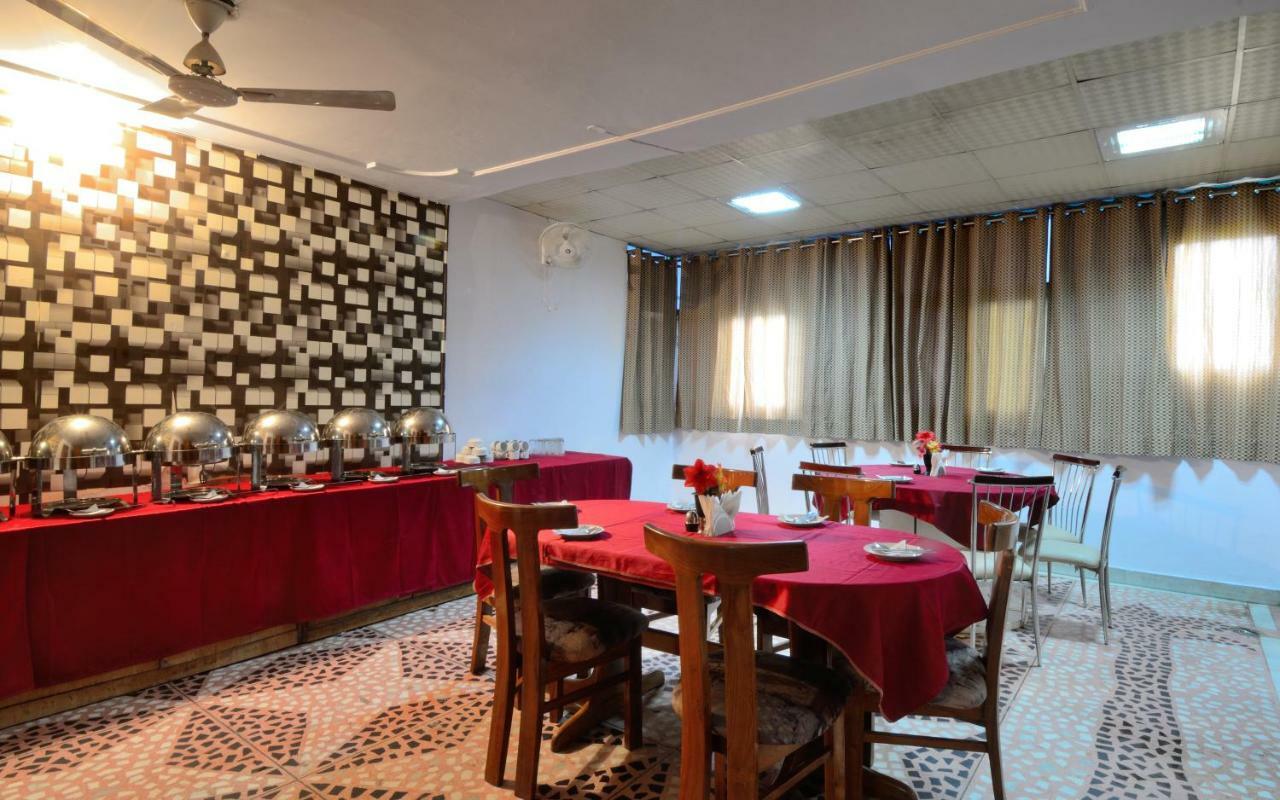 Hotel Pablas International, New Delhi, Near Metro Exteriör bild