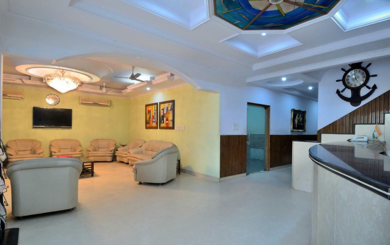Hotel Pablas International, New Delhi, Near Metro Exteriör bild