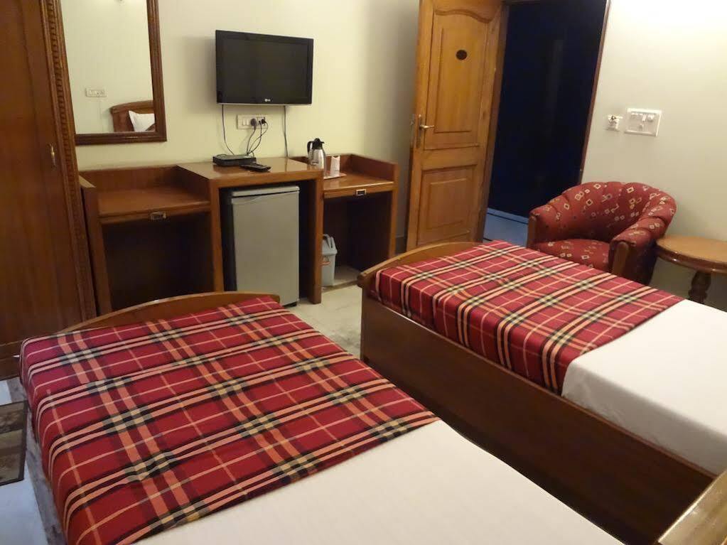 Hotel Pablas International, New Delhi, Near Metro Exteriör bild