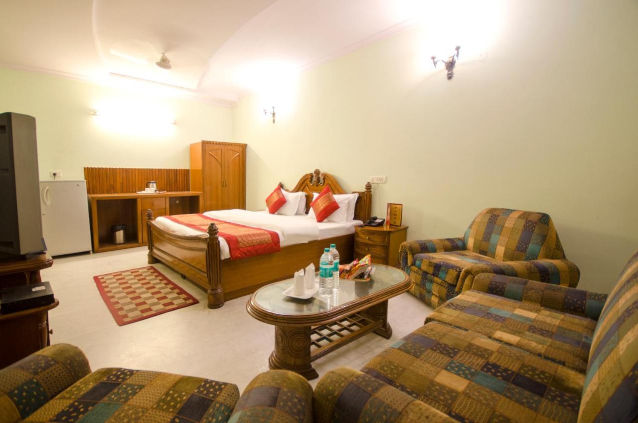 Hotel Pablas International, New Delhi, Near Metro Exteriör bild